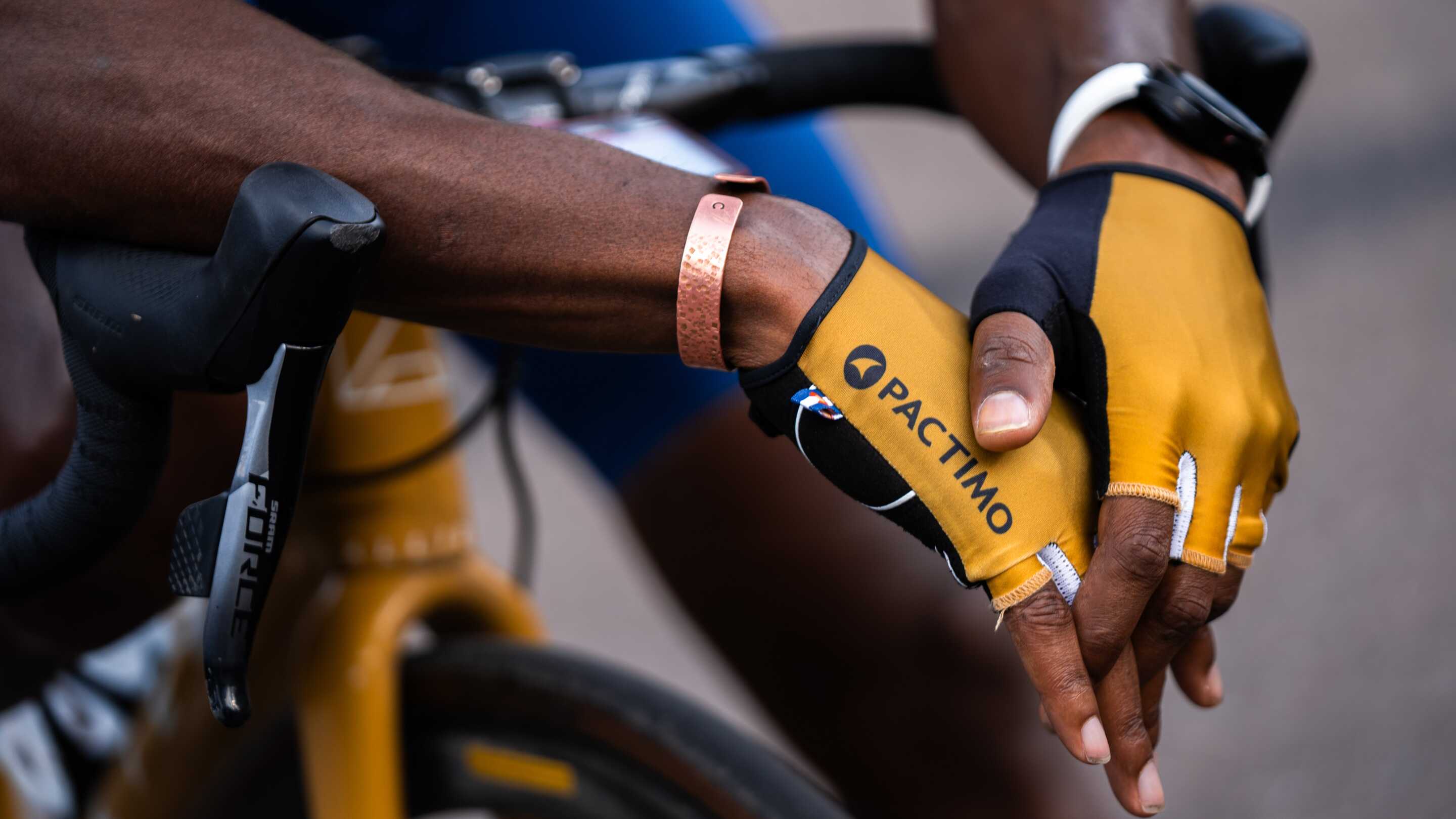 Bike Gloves, Road Cycling & MTB Gloves