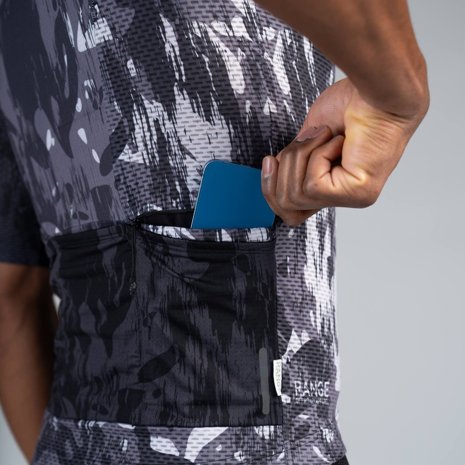 Men's Aero Mesh Gravel Cycling Jersey - Pockets Detail