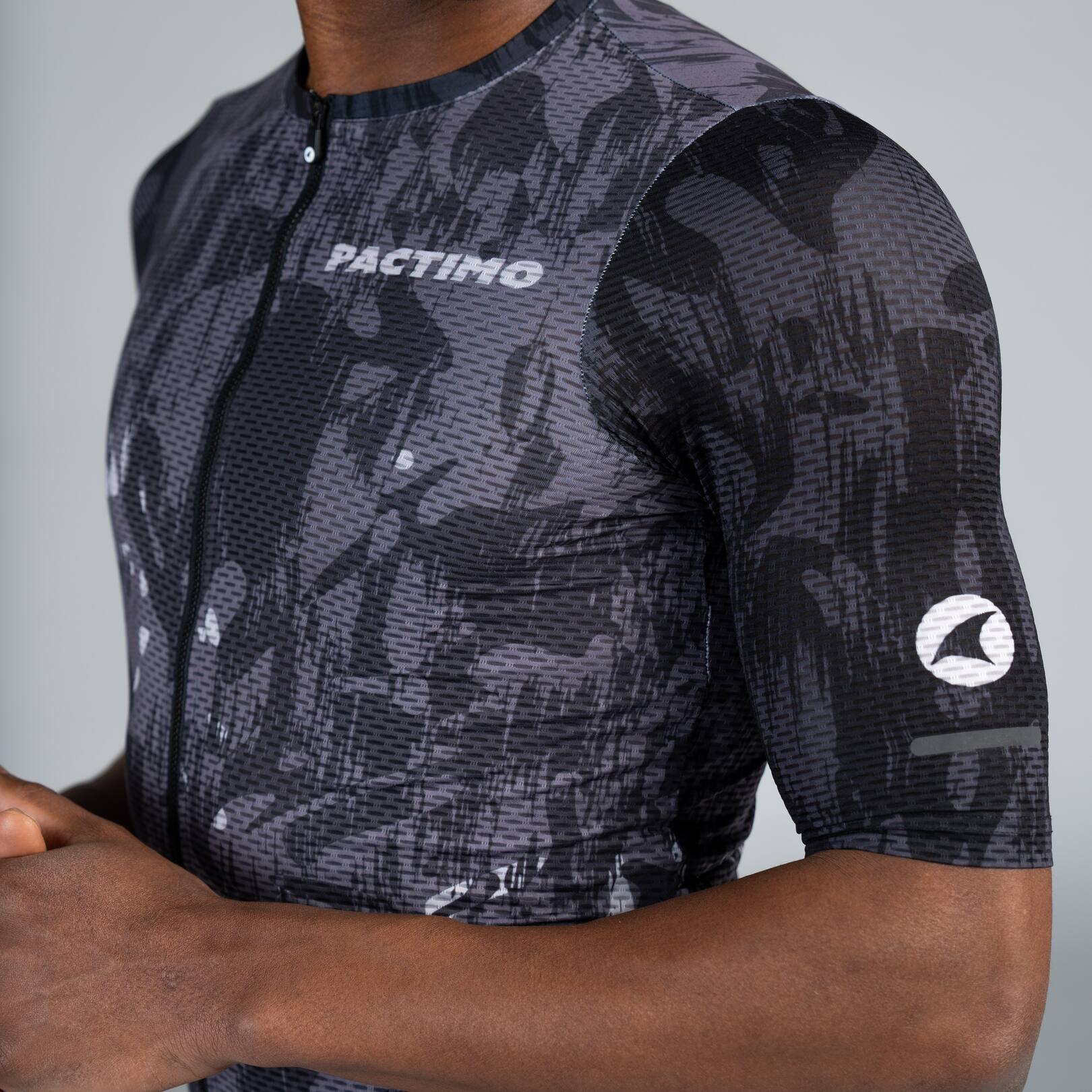 Men's Aero Mesh Gravel Cycling Jersey - Sleeve Detail