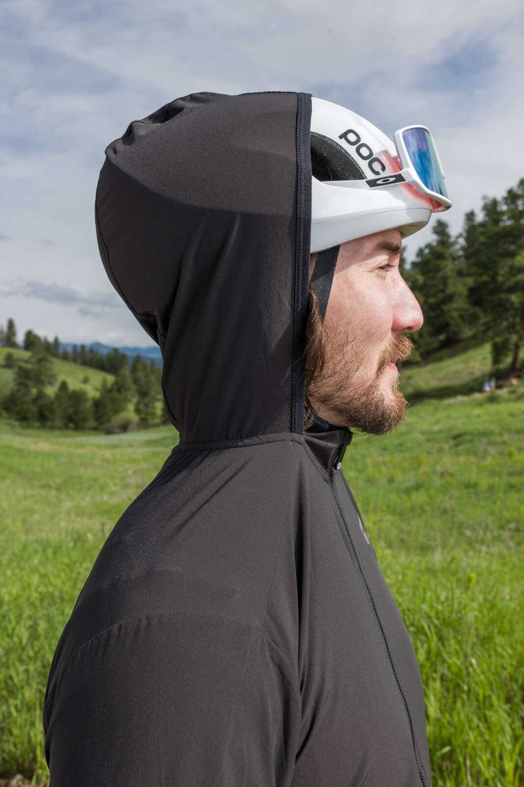 Men's Packable Wind & Water Resistant Cycling Jacket - Hood Detail