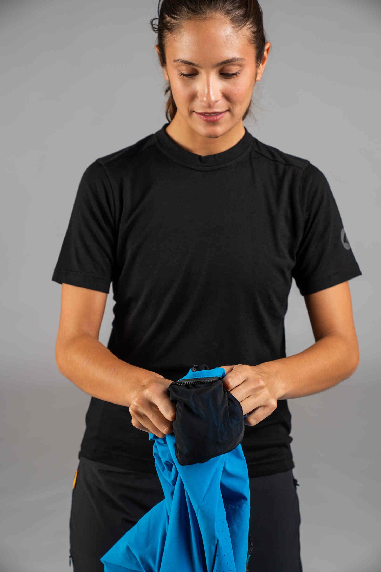 Women's Blue Insulated Cycling Jacket - Packing 1