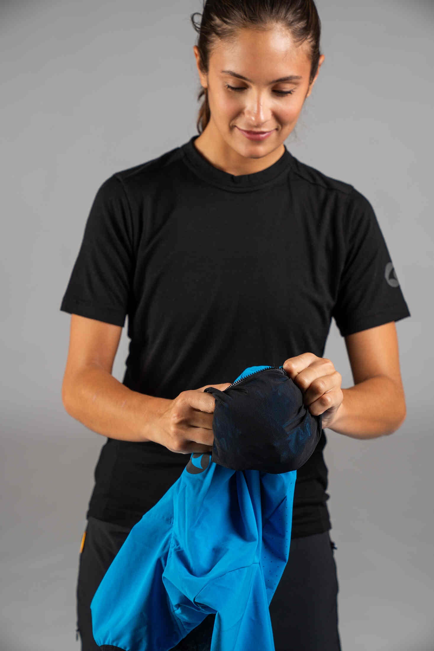 Women's Blue Insulated Cycling Jacket - Packing 2