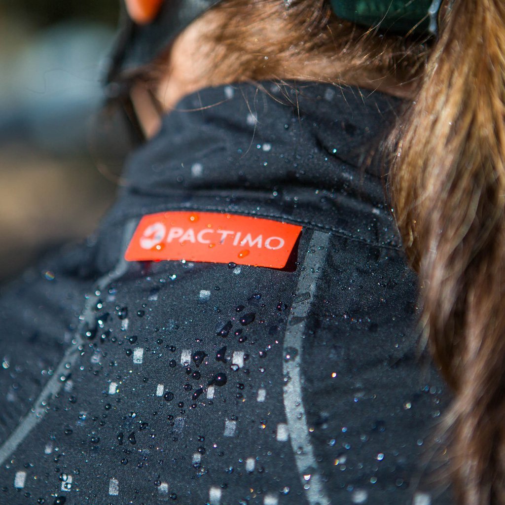 Women's Black Waterproof Cycling Jacket - Collar Close-Up #color_black