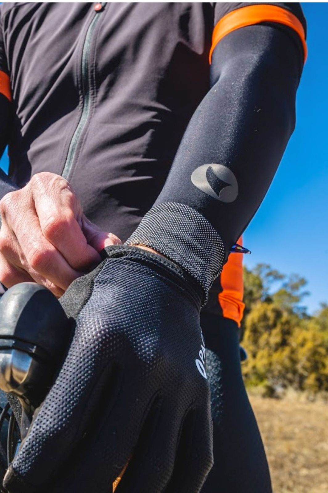 Thermal Reflective Cycling Arm Warmers - Wrist Detail