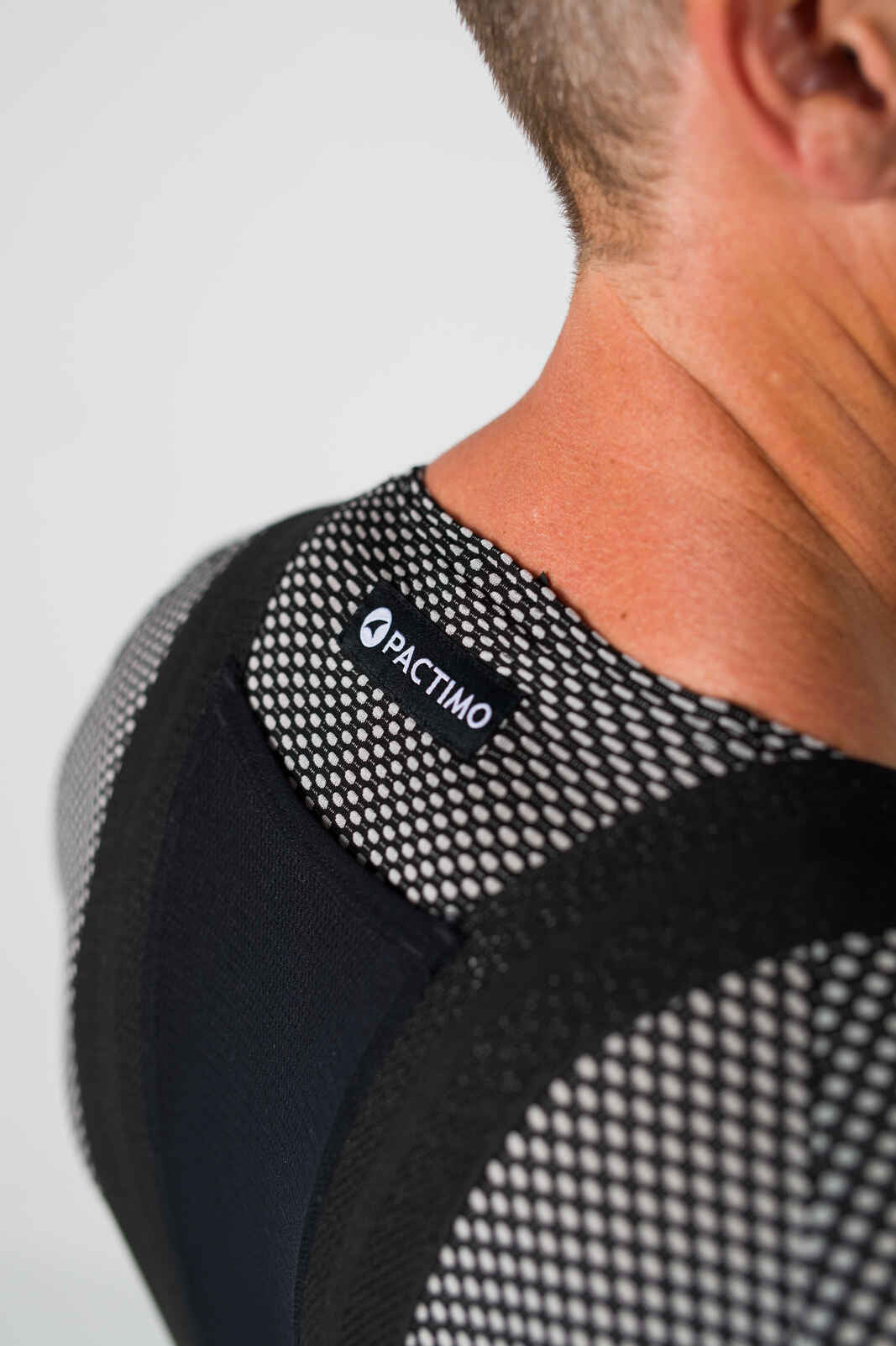 Men's Thermal Cycling Base Layer - Back Collar Close-Up