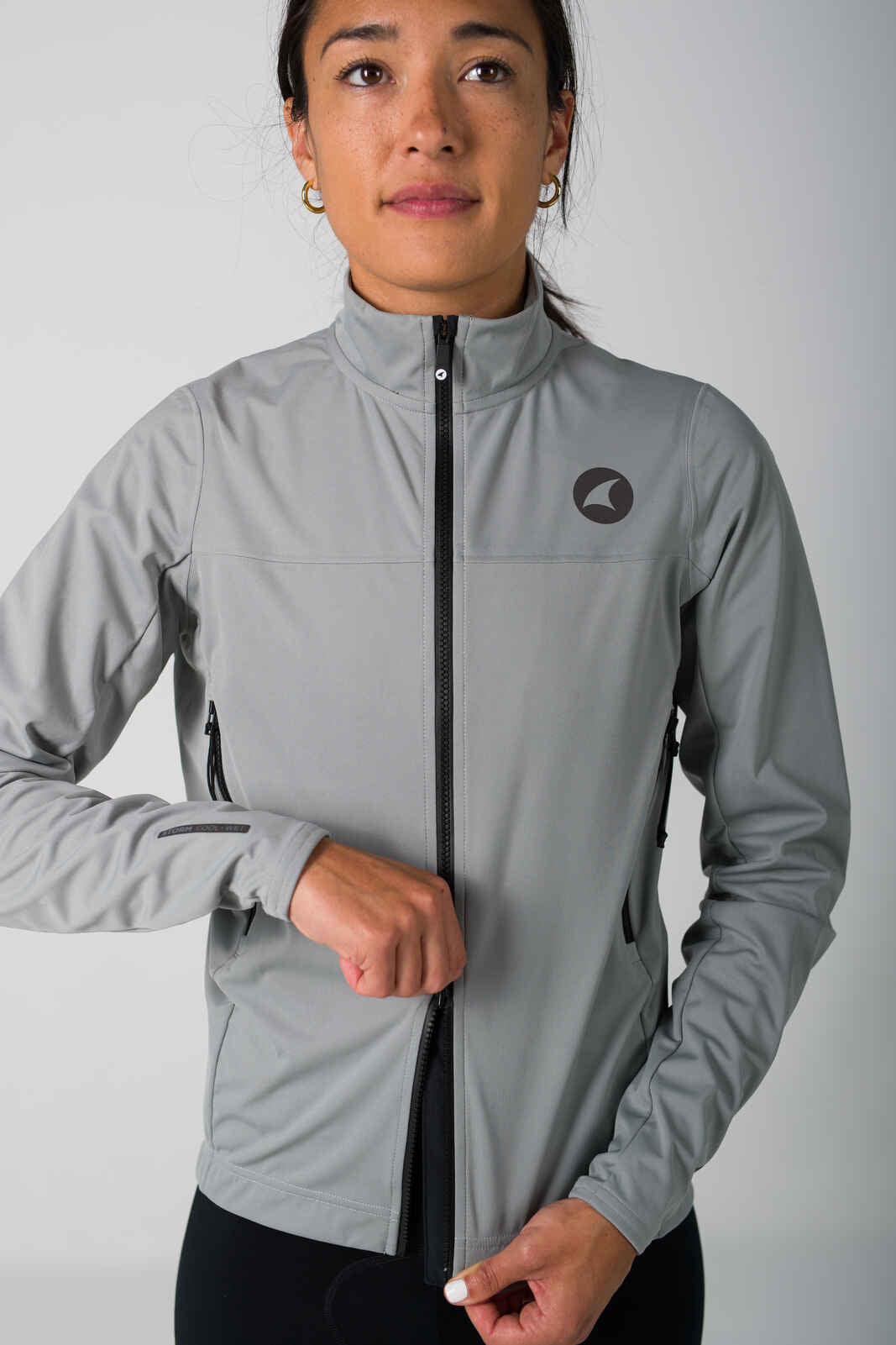 Women's Gray Cycling Jacket for Cold Wet Weather - Zipper Detail