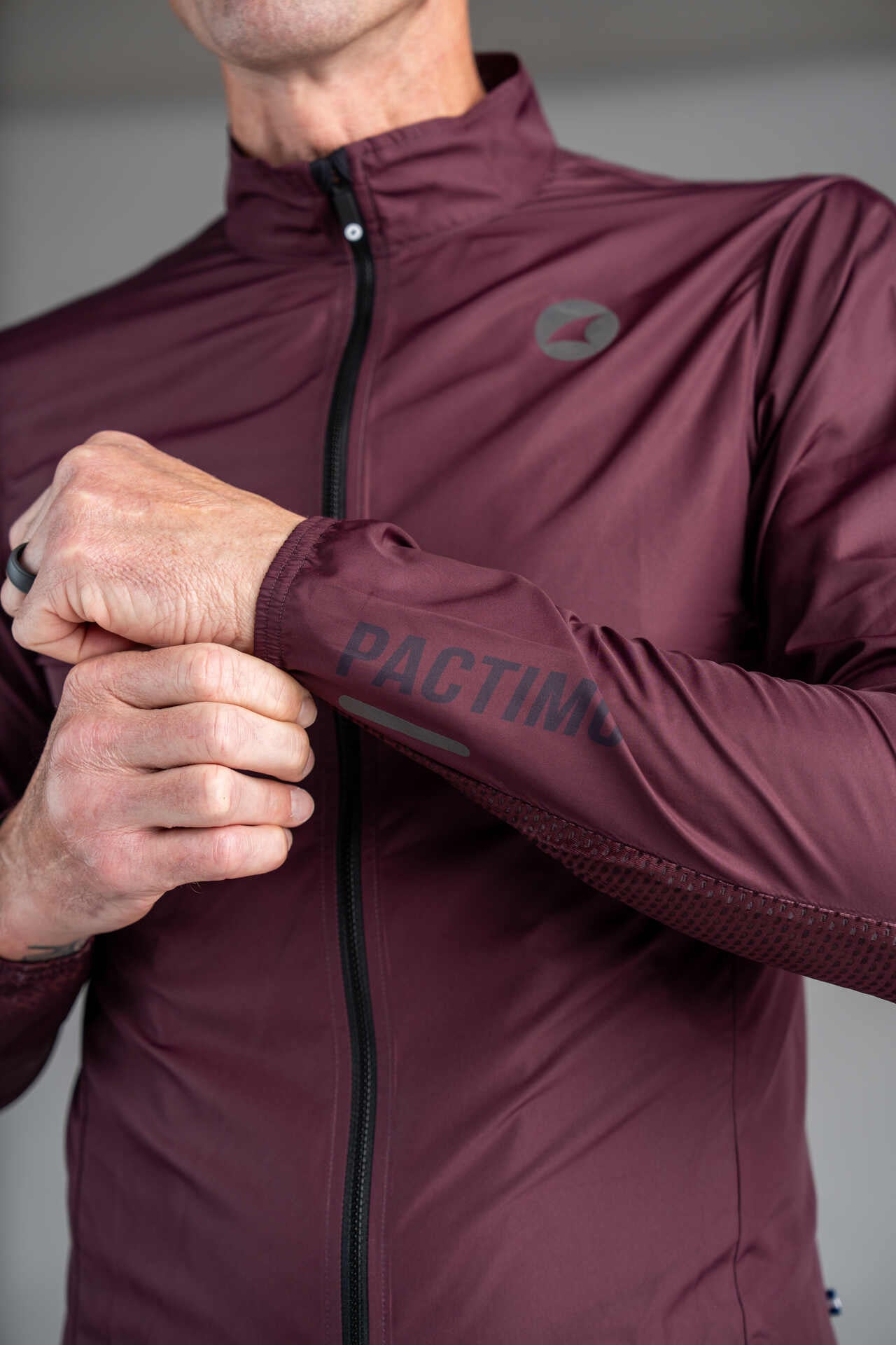 Men's Burgundy Packable Cycling Wind Jacket - Sleeve