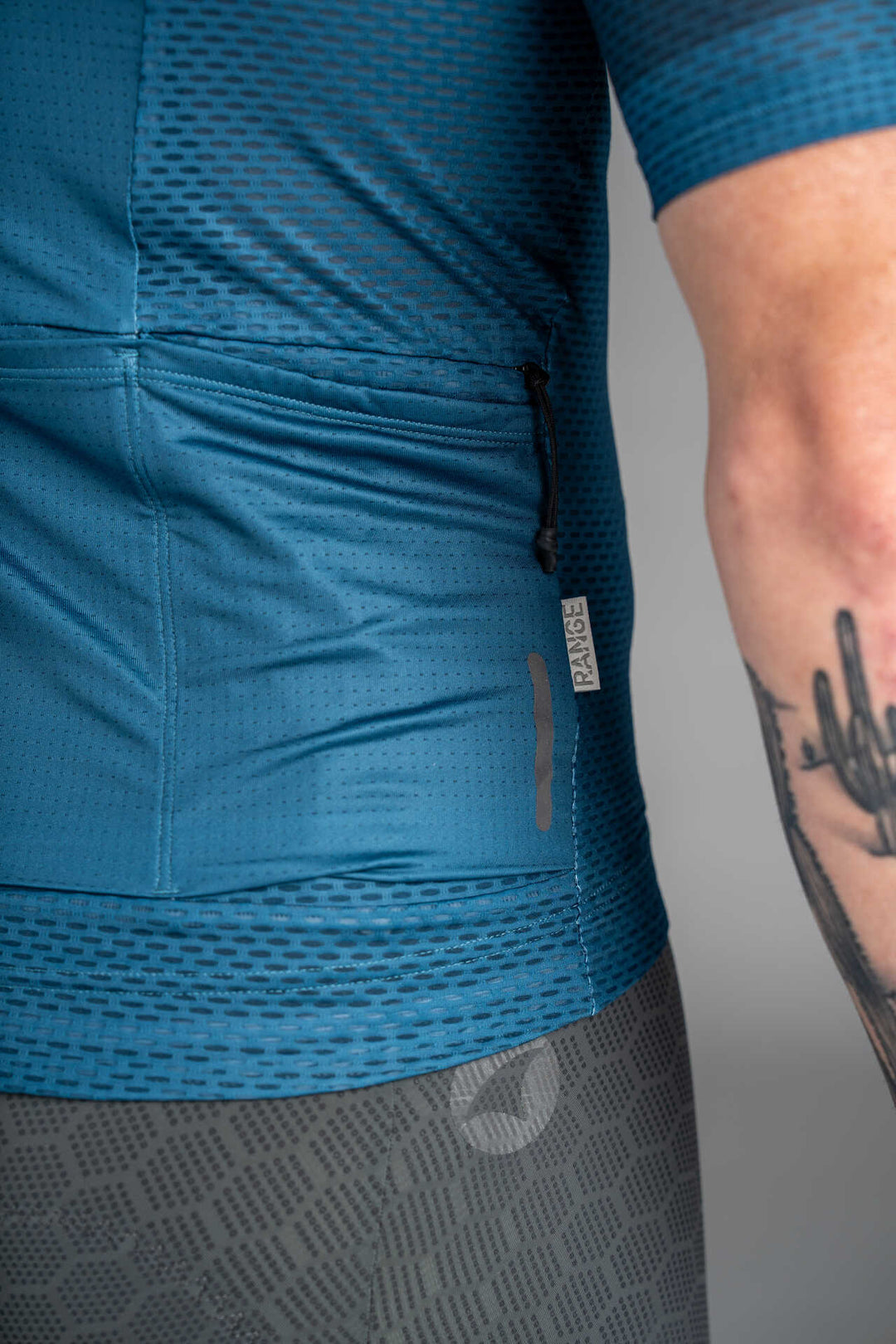 Men's Dark Blue Range Aero Cargo Mesh Cycling Jersey - Back Zippered Pocket