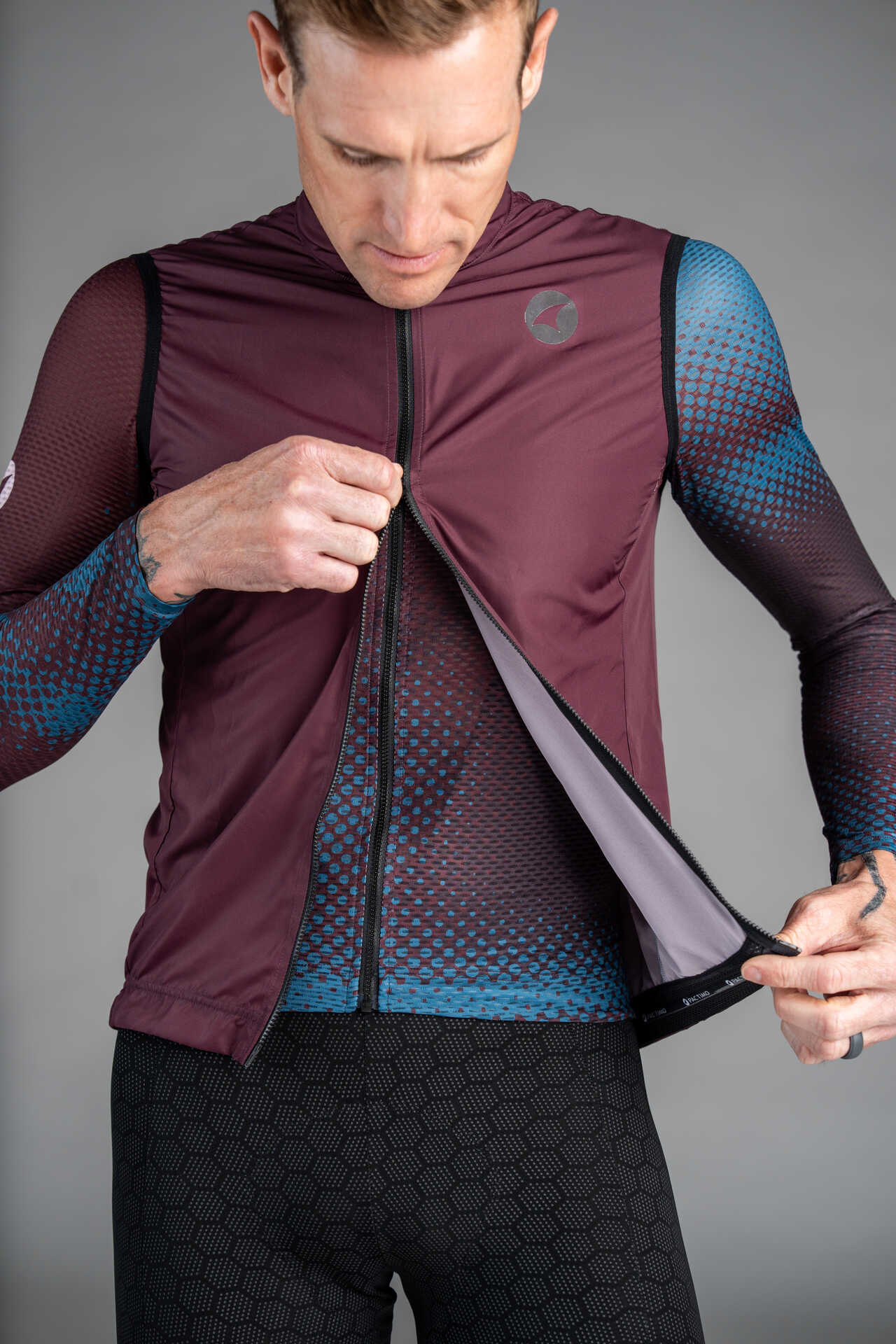 Men's Maroon Packable Cycling Wind Vest - Two-Way Zipper