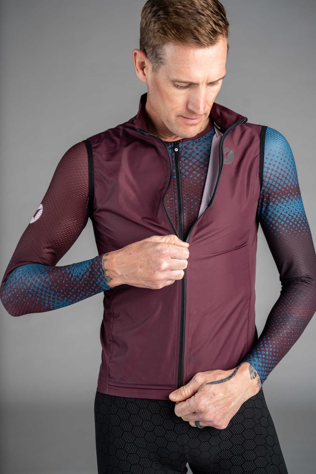 Men's Maroon Packable Cycling Wind Vest - Front Zipper