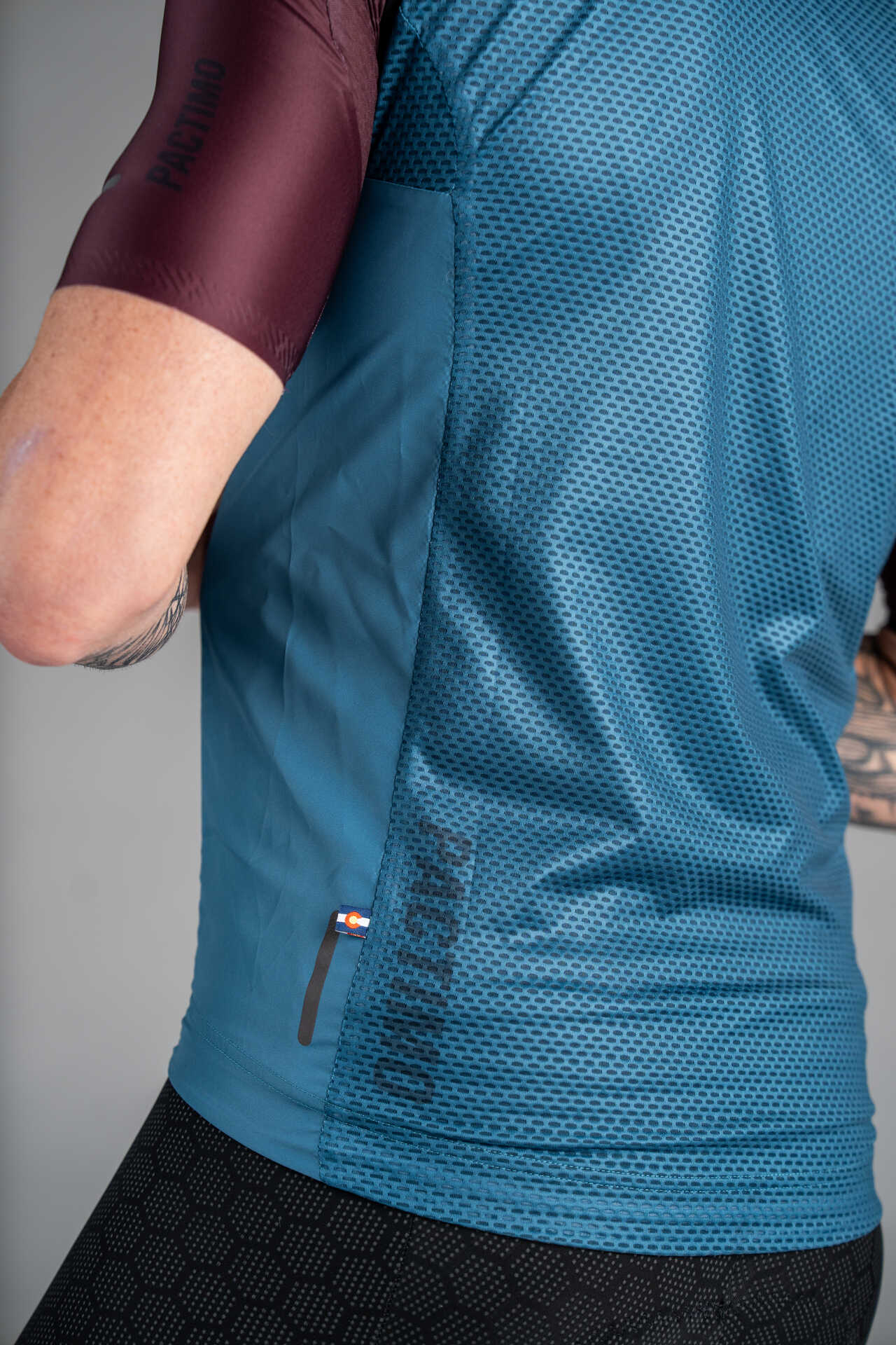 Men's Teal Packable Cycling Wind Vest - Back mesh