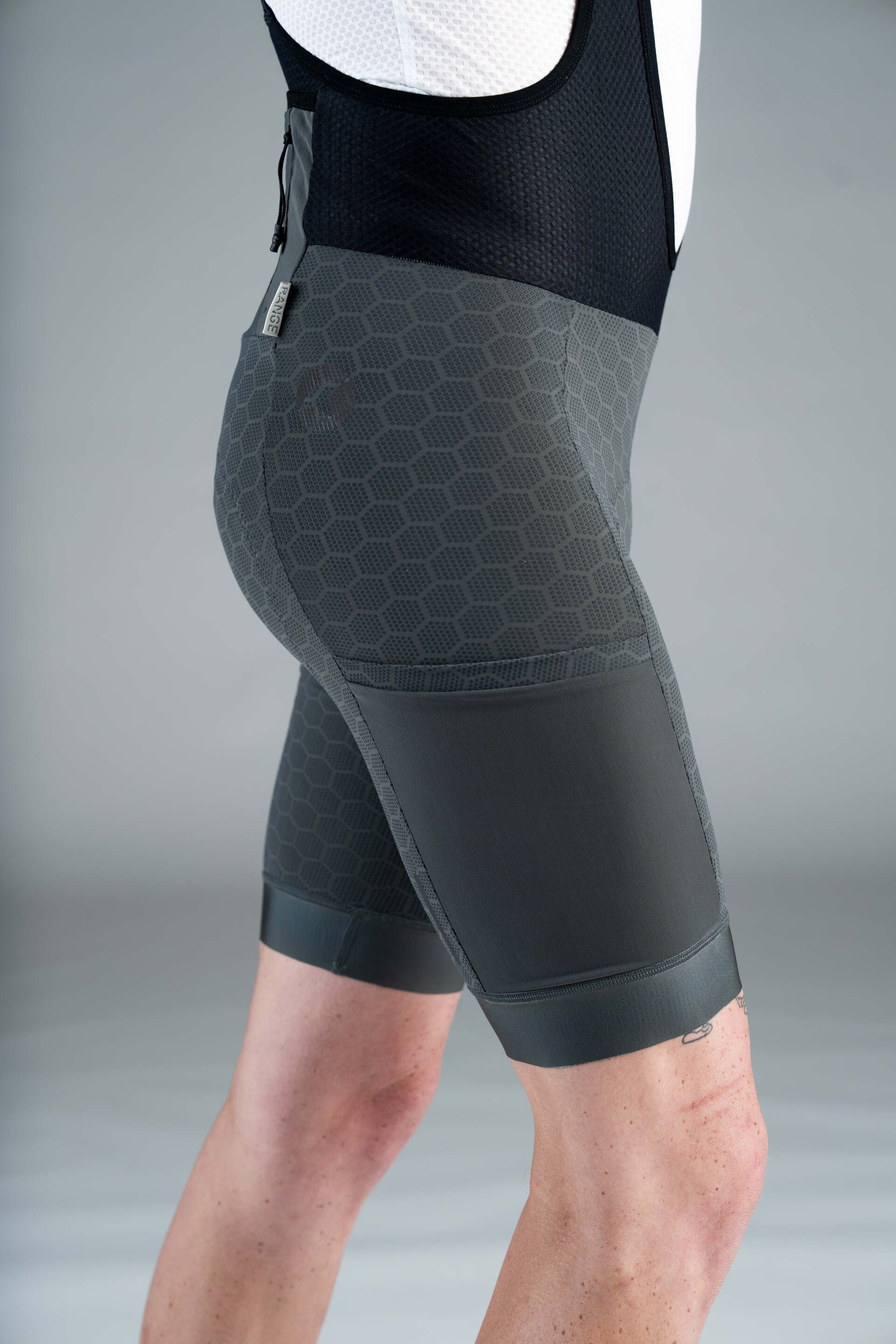 Men's Charcoal 12-Hour Cargo Cycling Bibs - Right Side