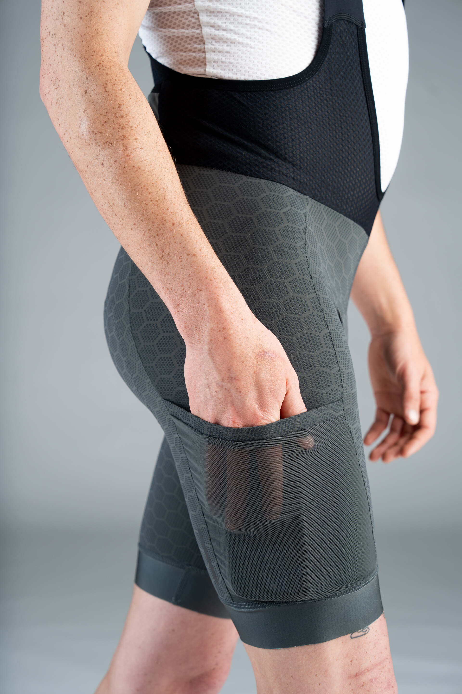 Men's Charcoal 12-Hour Cargo Cycling Bibs - Mesh Thigh Pocket