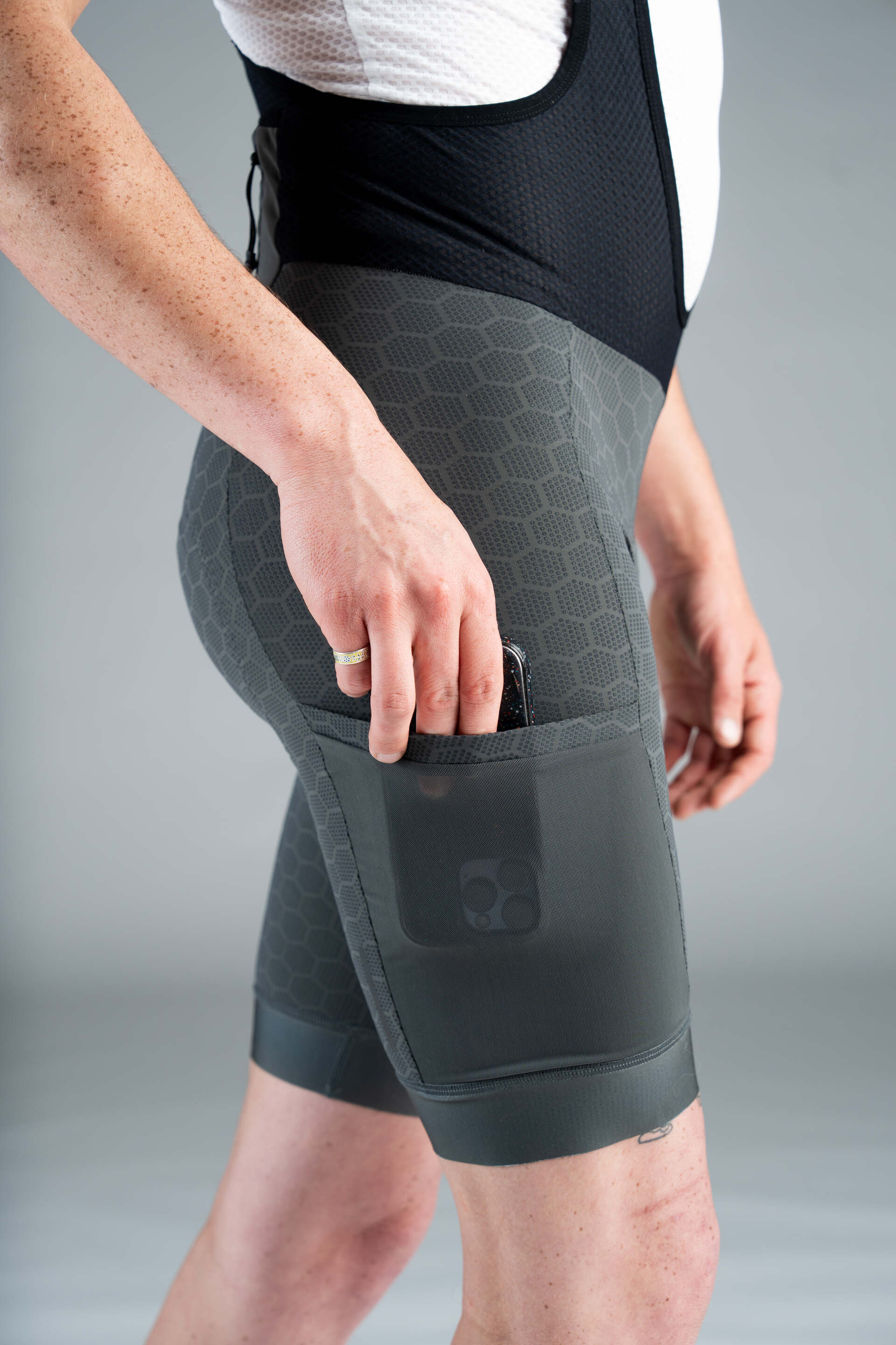 Men's Charcoal 12-Hour Cargo Cycling Bibs - Thigh Pocket