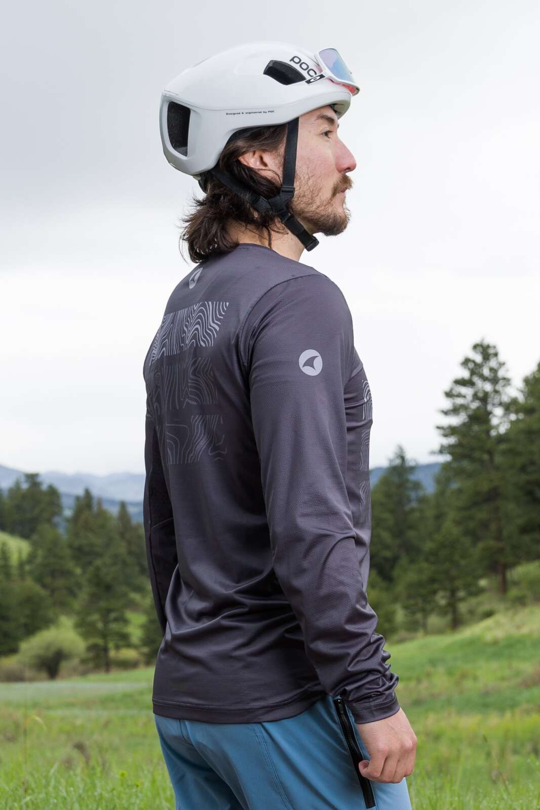 Men's Charcoal Long Sleeve Mountain Bike Jersey - Range Trail Side View