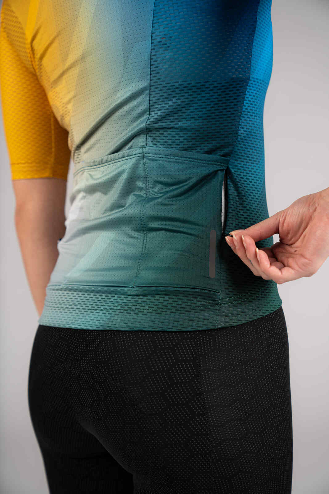 Women's Blue Ombre Mesh Cycling Jersey - Zippered Valuables Pocket