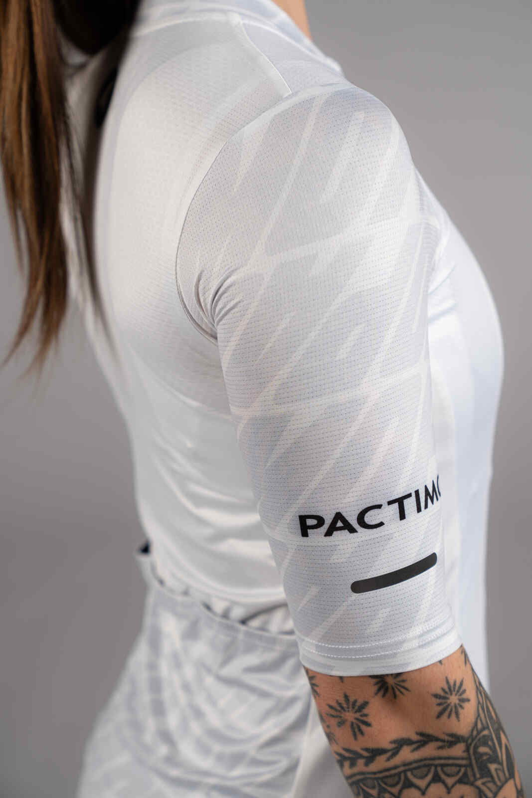 Women's White Ascent Aero Cycling Jersey - Sleeve Fabric Close-Up