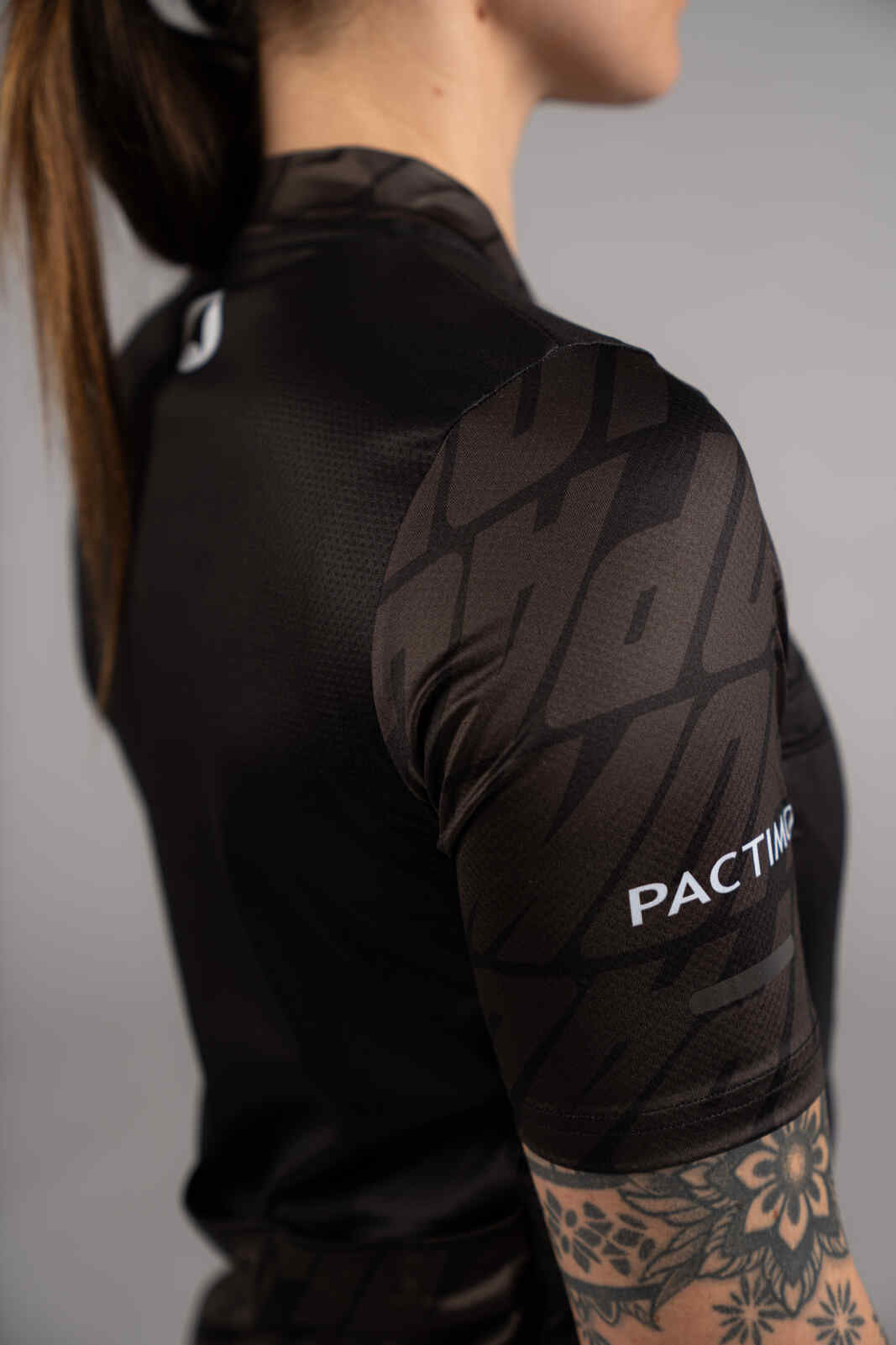 Women's Black Ascent Cycling Jersey - Sleeve Fabric Close-Up