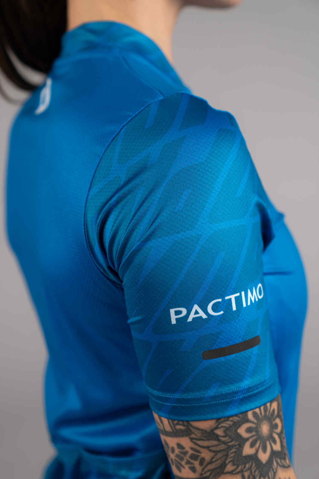 Women's Blue Ascent Cycling Jersey - Sleeve Fabric Close-Up