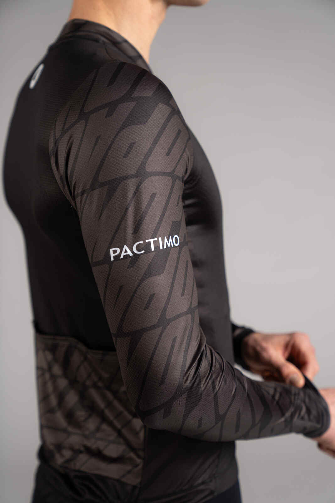 Men's Black Aero Long Sleeve Cycling Jersey - Fabric Close-Up