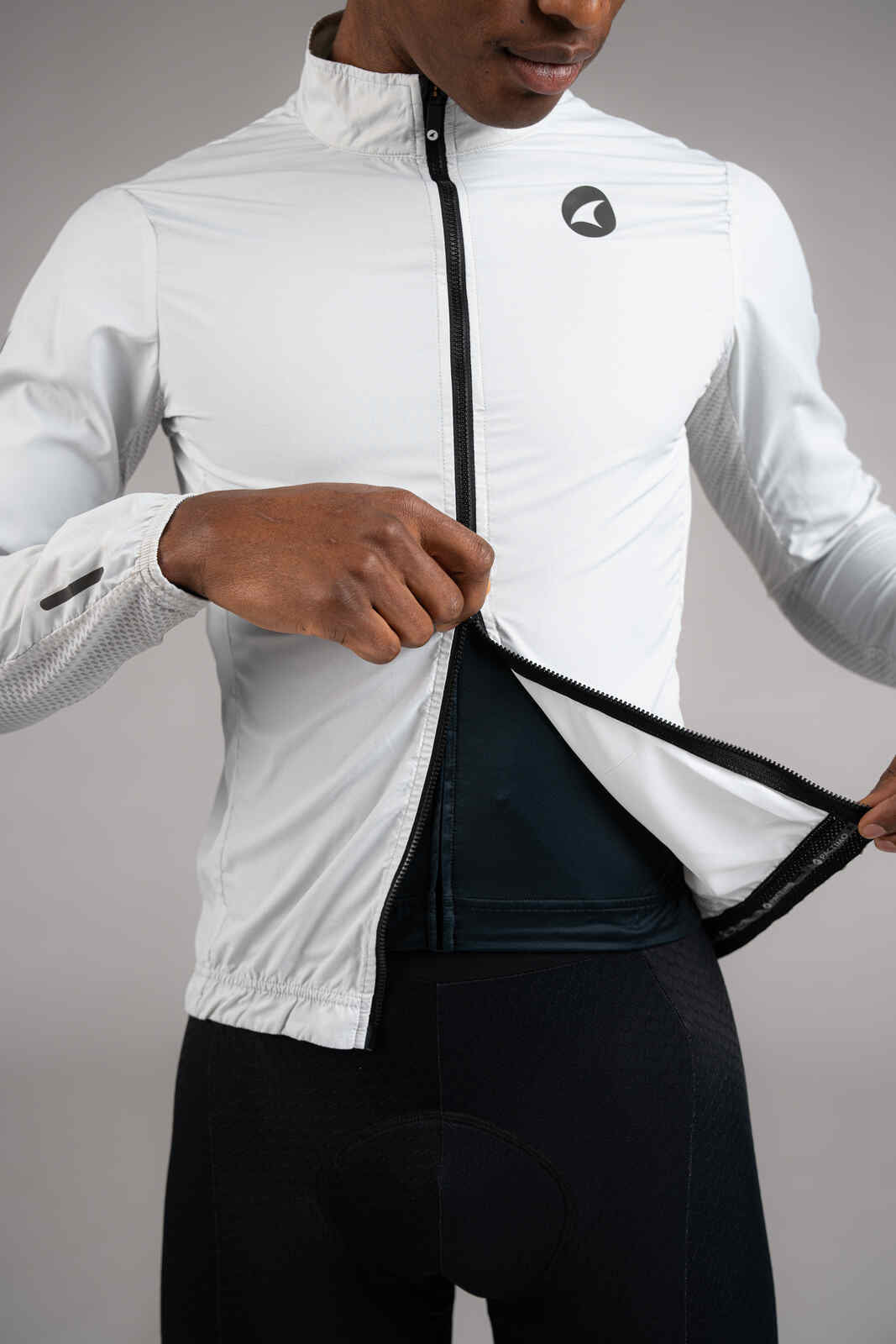 Men's Packable White Cycling Wind Jacket - Two-Way Zipper Close-Up