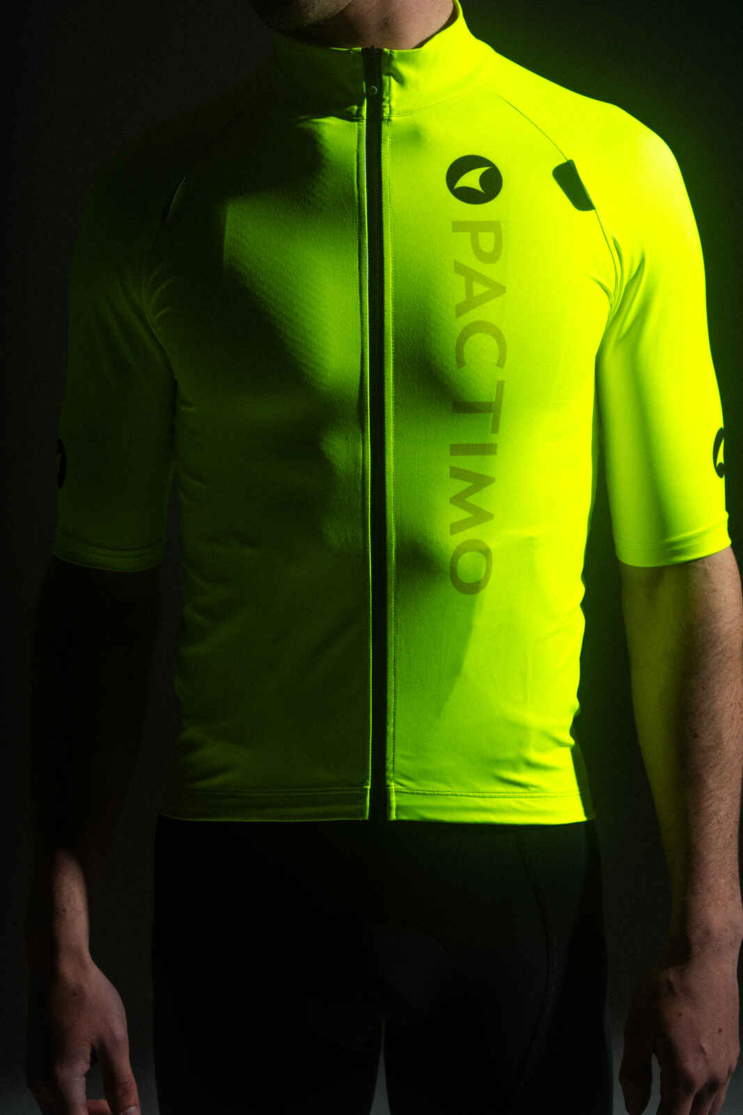 Men's High-Viz Water Resistant Cycling Jersey - Close-Up