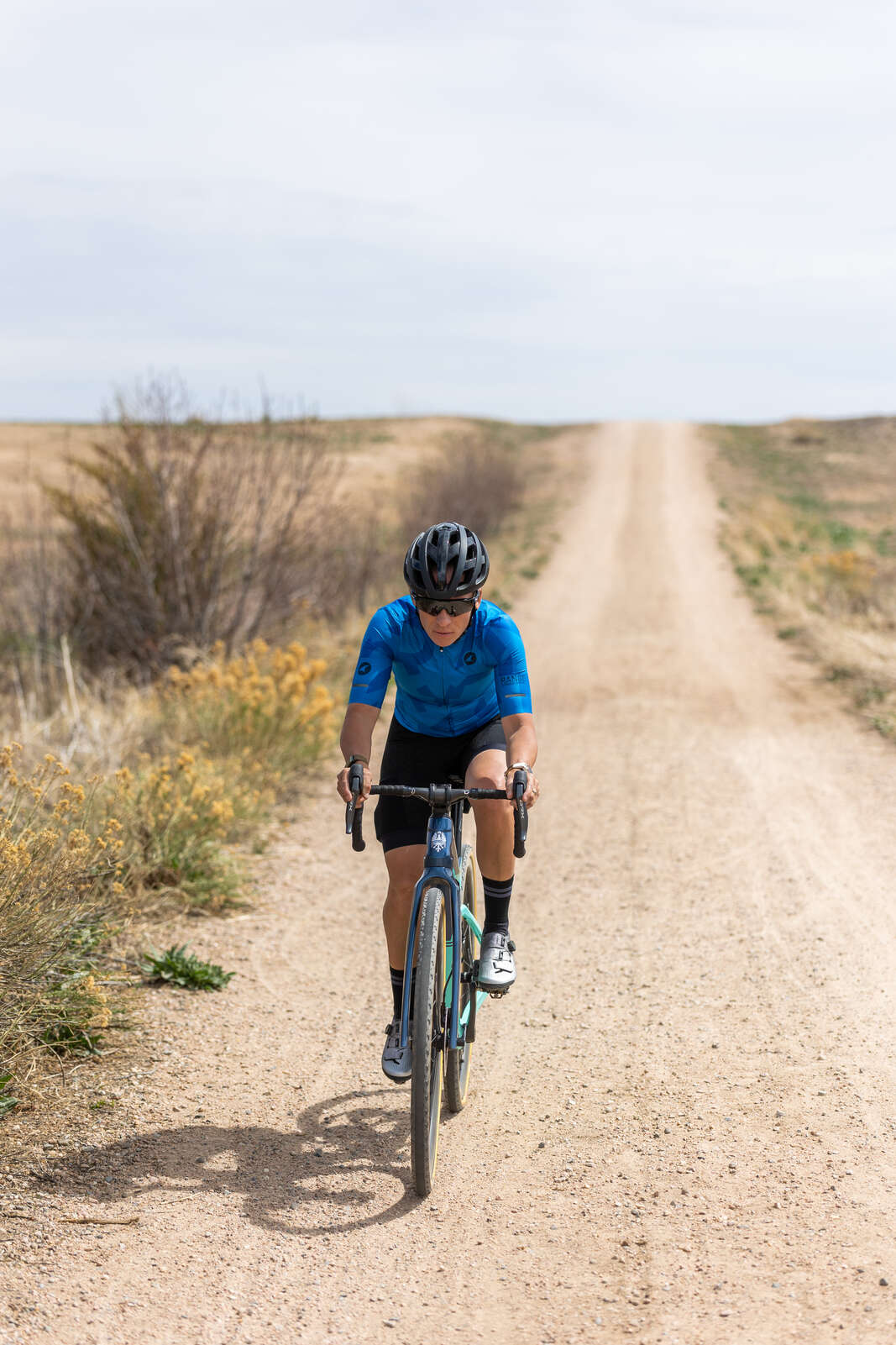 Women's Blue Aero Cargo Cycling Jersey - Range in Action