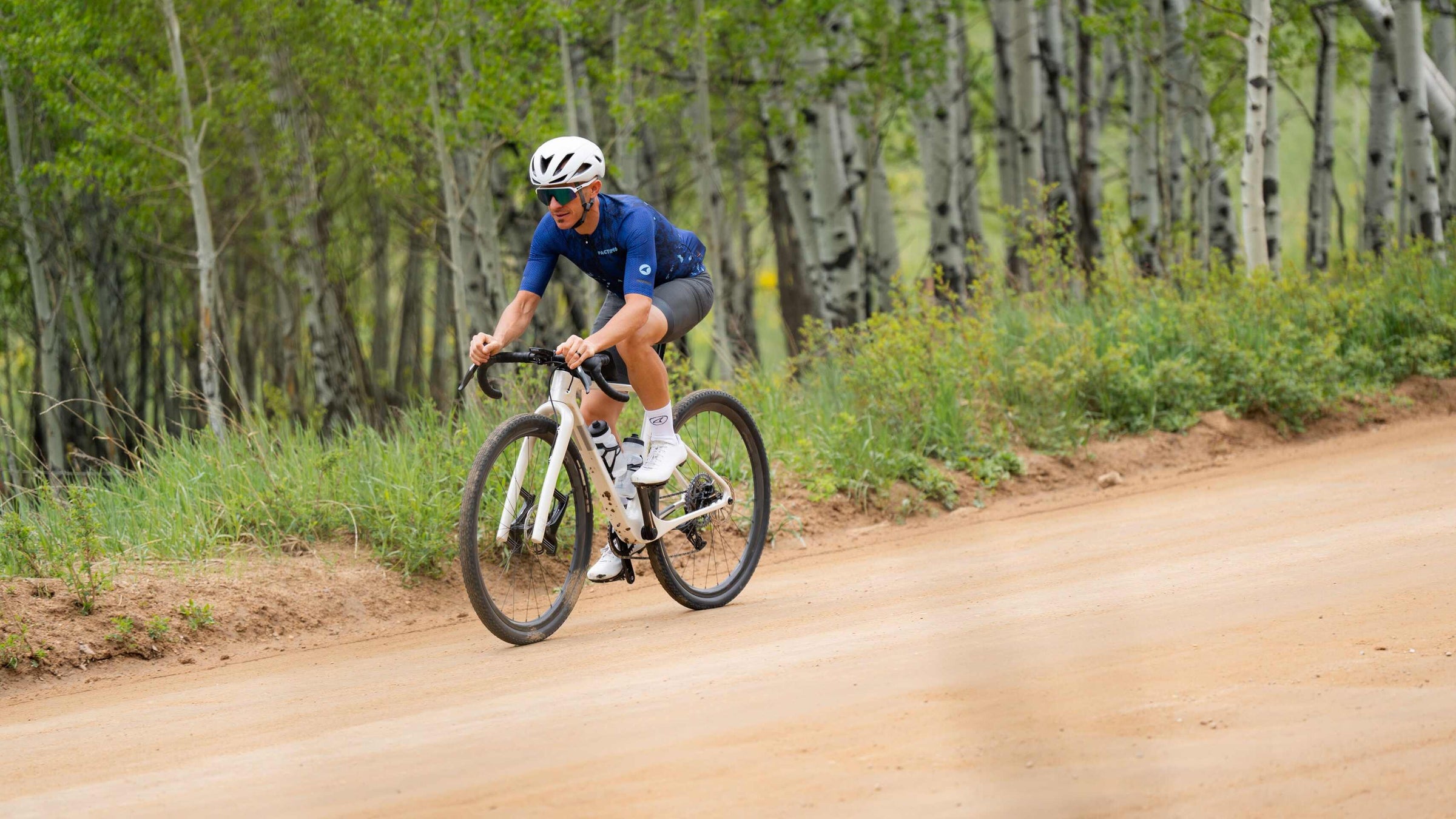 Cycling clothing for gravel adventures