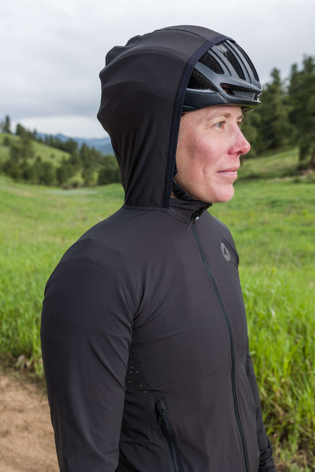 Women's Packable Wind & Water Resistant Cycling Jacket - Hood Over Helmet