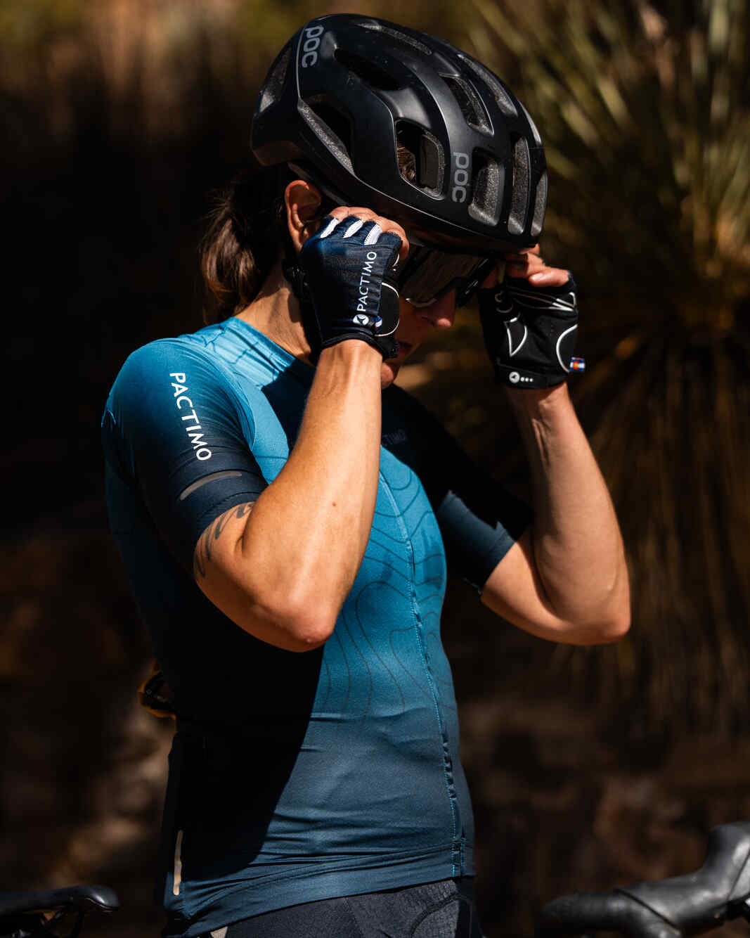 Cyclist in a blue fade Women's Summit Aero Cycling Jersey 