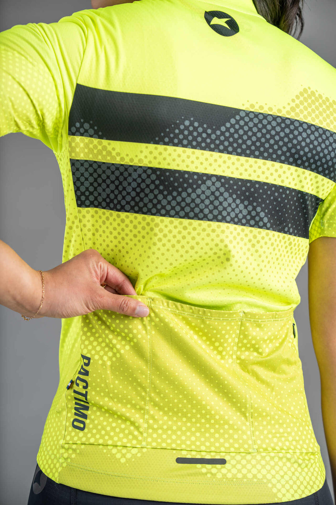 Women's High-Viz Yellow Ascent Cycling Jersey - Back Pockets Close-Up