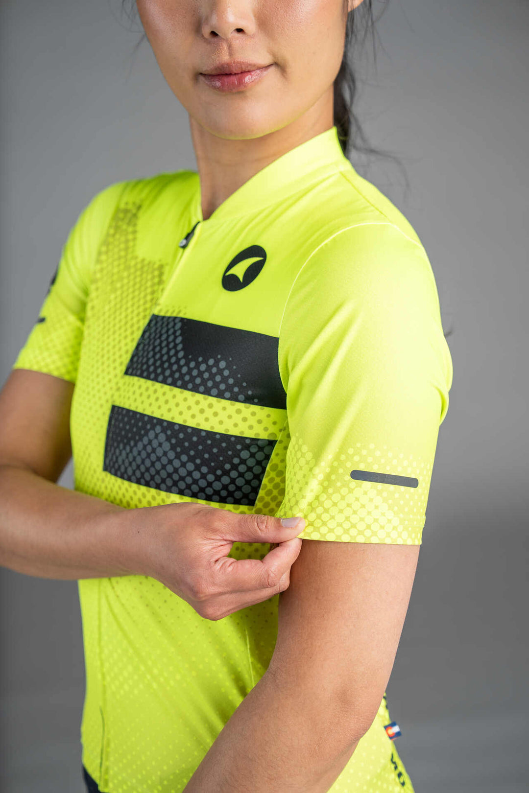 Women's High-Viz Yellow Ascent Cycling Jersey - Sleeve Close-Up
