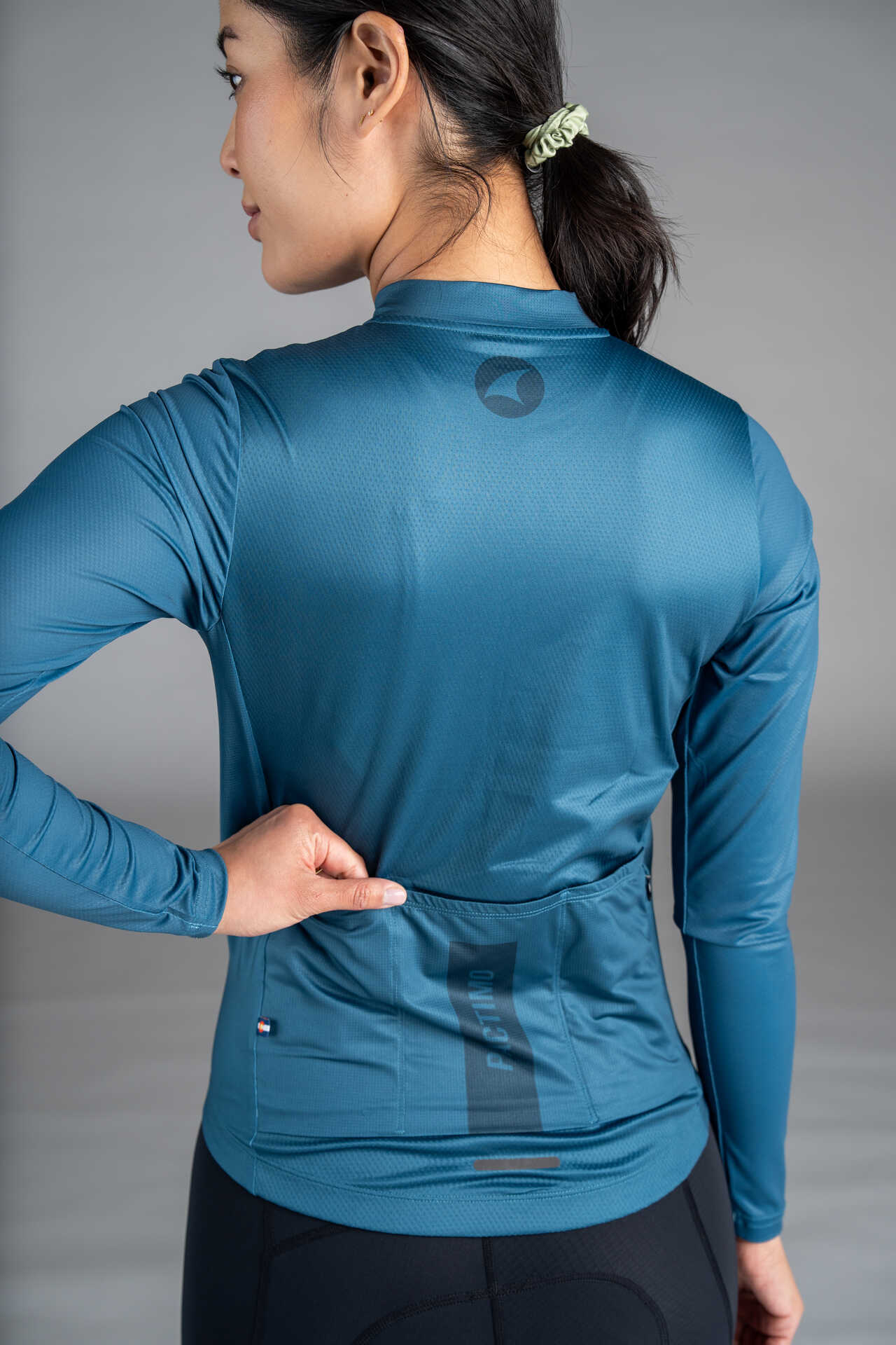 Women's Teal Ascent Long Sleeve Cycling Jersey - Back Pockets