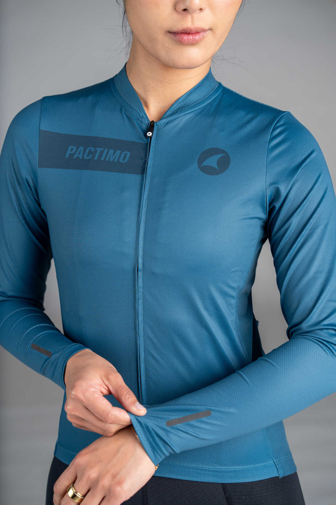 Women's Teal Ascent Long Sleeve Cycling Jersey - Front Close-Up