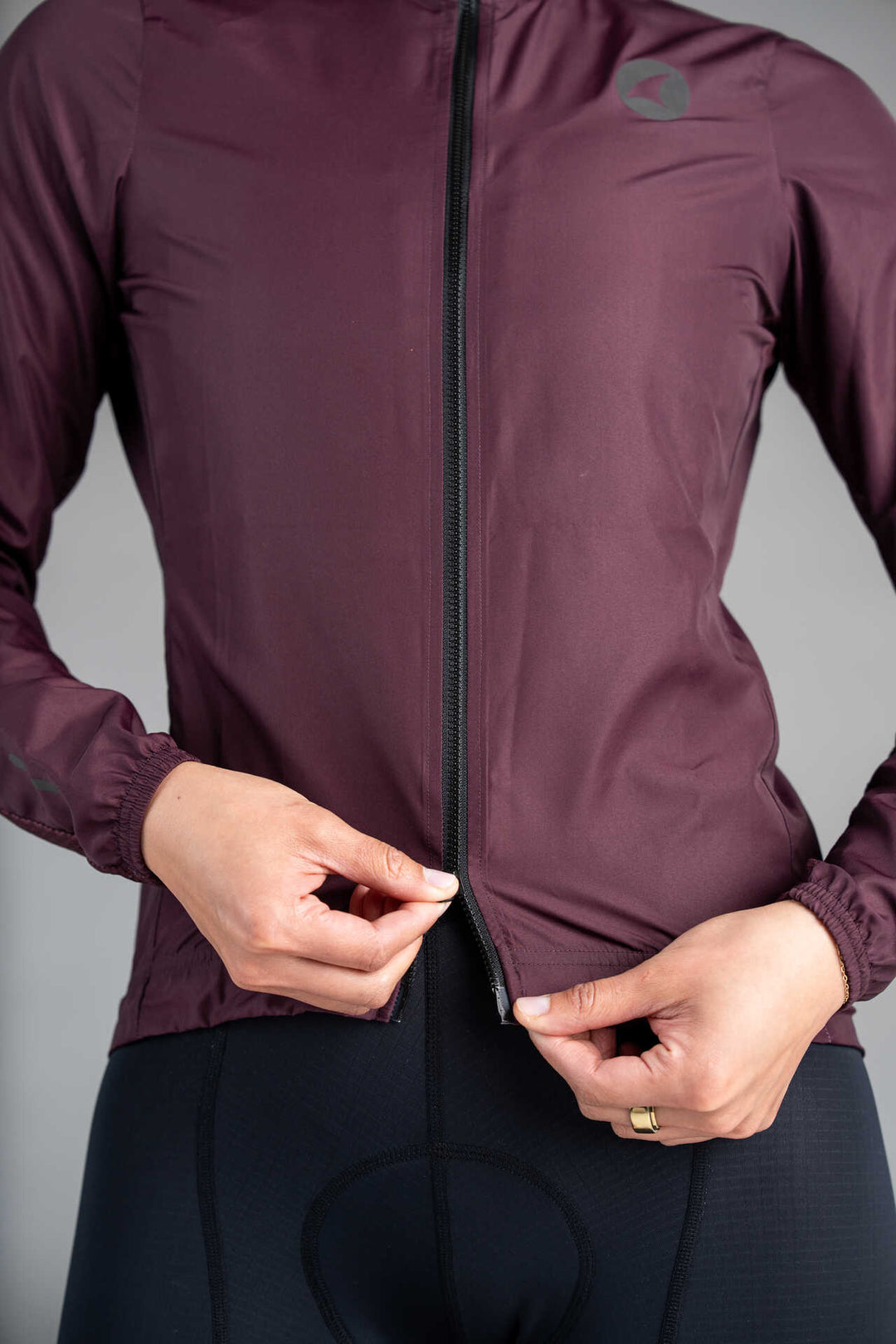 Women's Burgundy Packable Cycling Wind Jacket - Two-Way Zipper