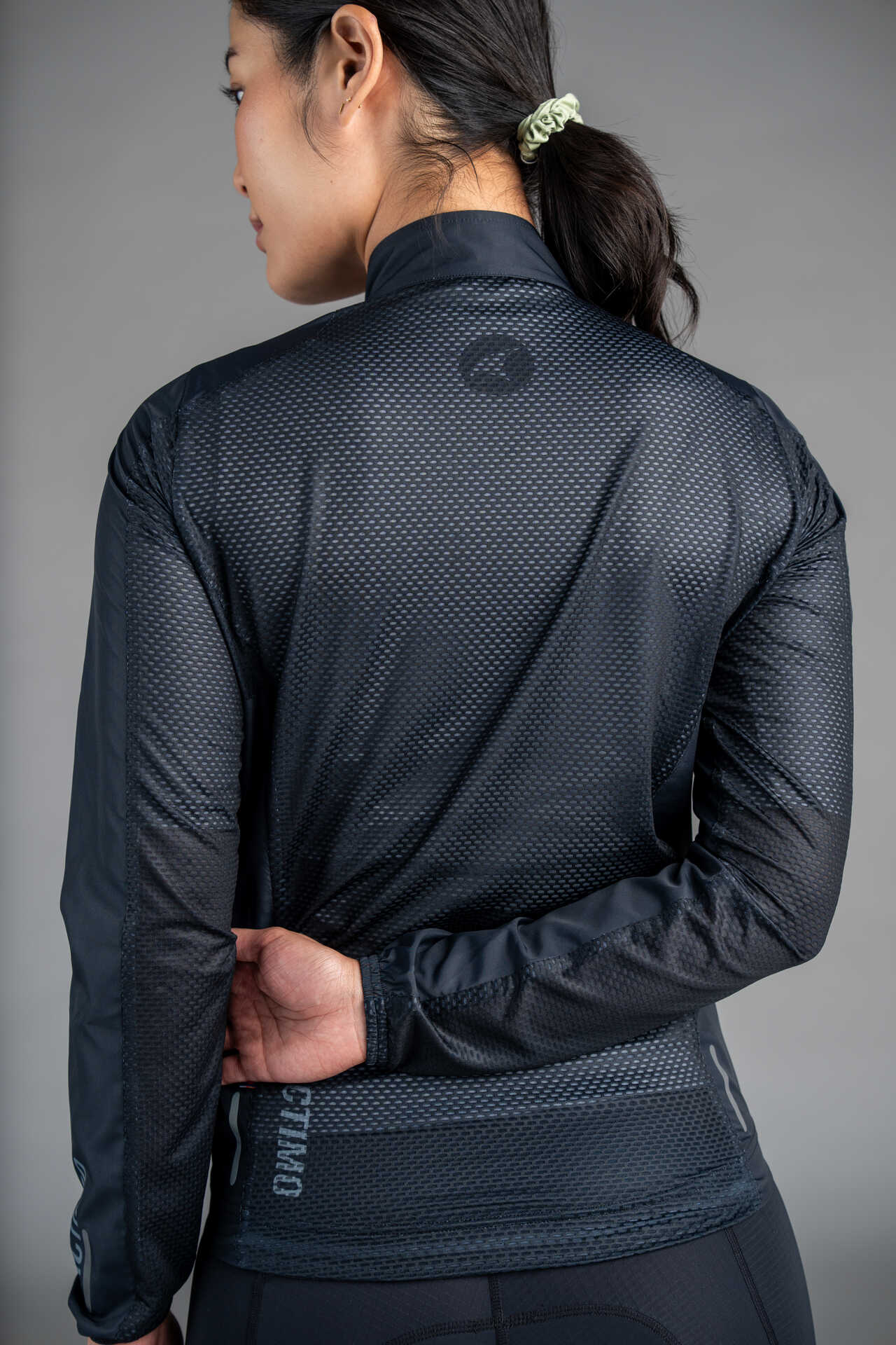Women's Black Packable Cycling Wind Jacket - Back Close-Up