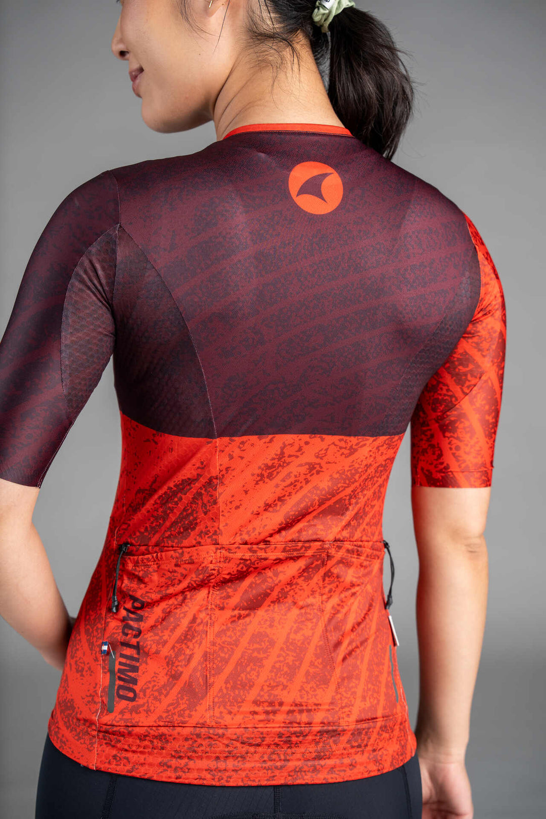 Women's Red and Burgundy Aero Cargo Cycling Jersey - Back Close-Up