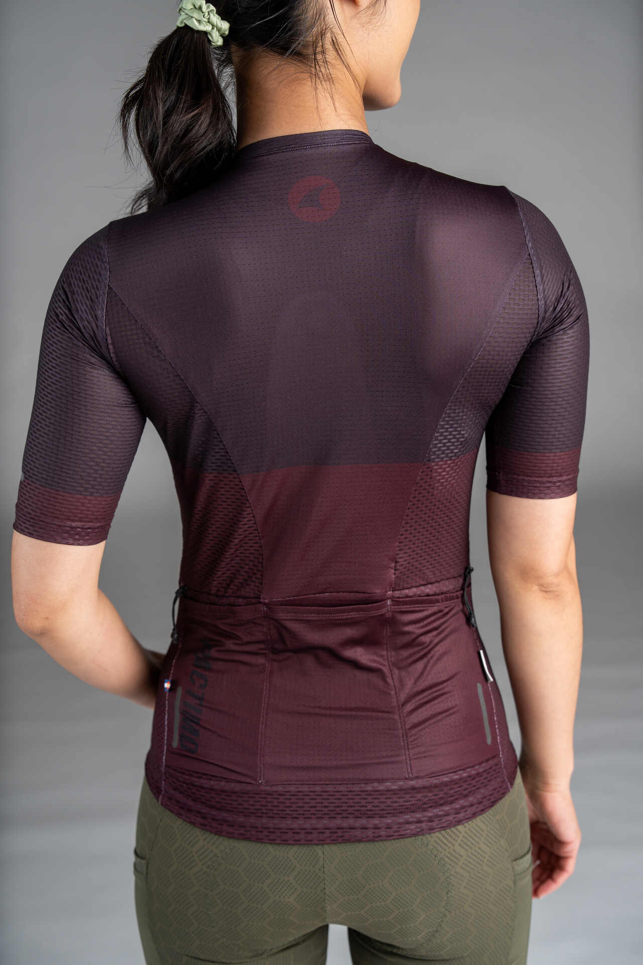Women's Burgundy Aero Mesh Cargo Cycling Jersey - Back Pockets
