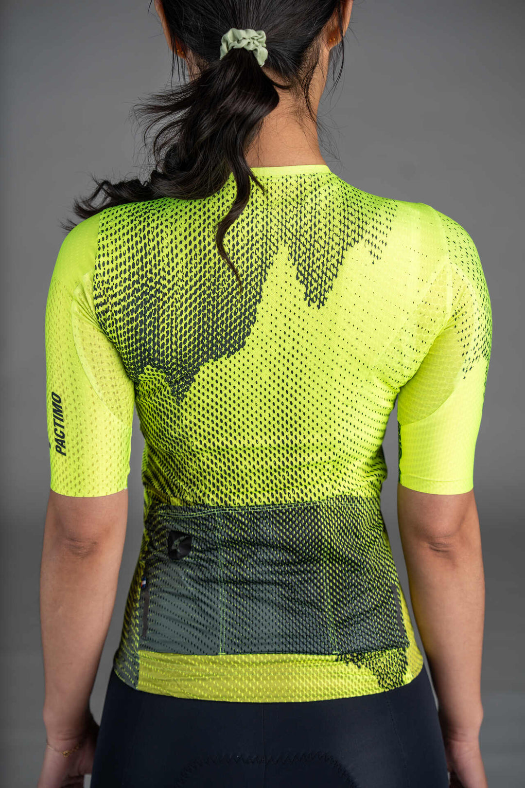 Women's Black and High-Viz Yellow Summit Aero Cycling Jersey - Back Pockets