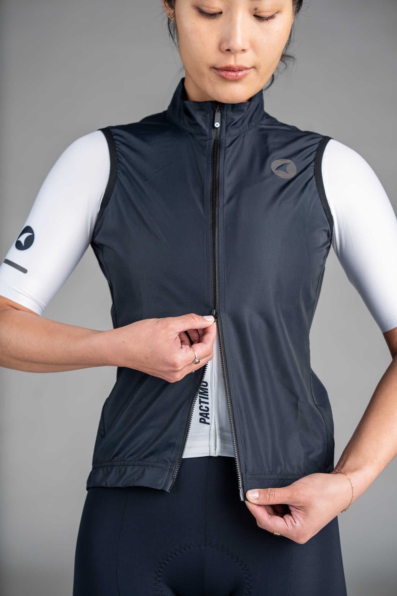 Women's Navy Blue Packable Cycling Wind Vest - Two-Way Zipper