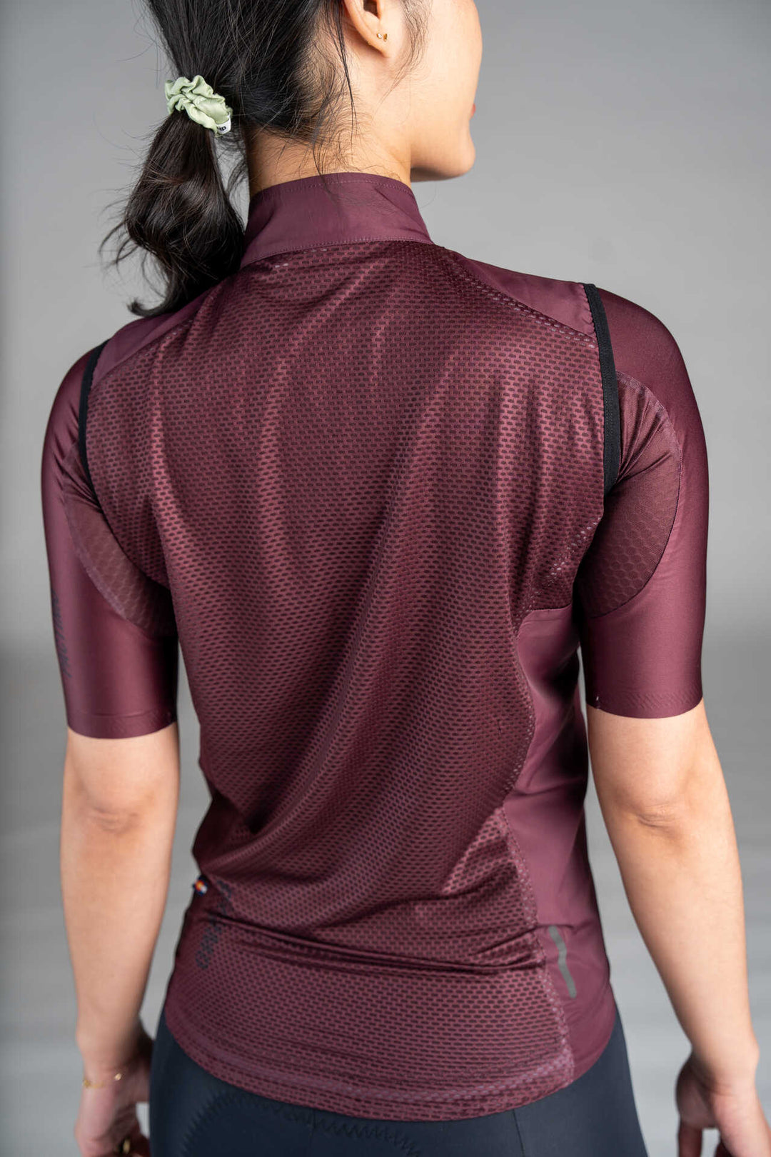 Women's Burgundy Packable Cycling Wind Vest - Back Close-Up