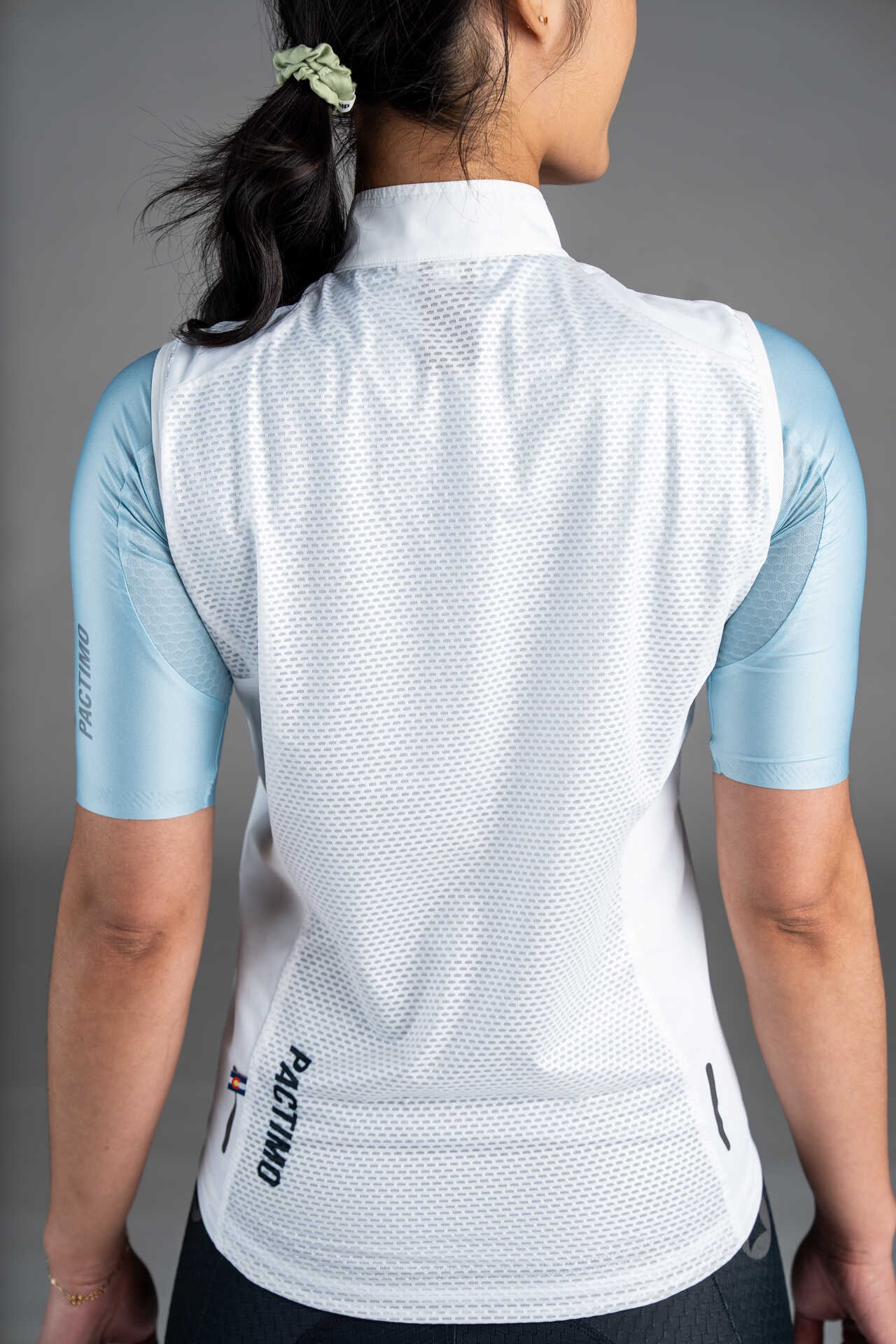 Women's White Packable Cycling Wind Vest - Back Close-Up
