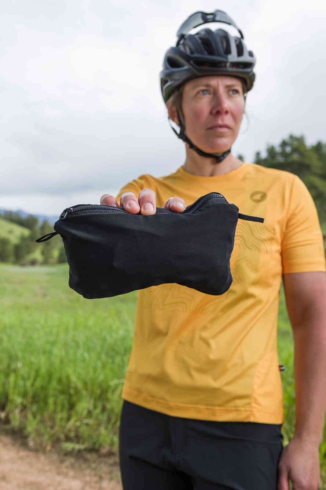 Women's Packable Wind & Water Resistant Cycling Jacket - Packed Up