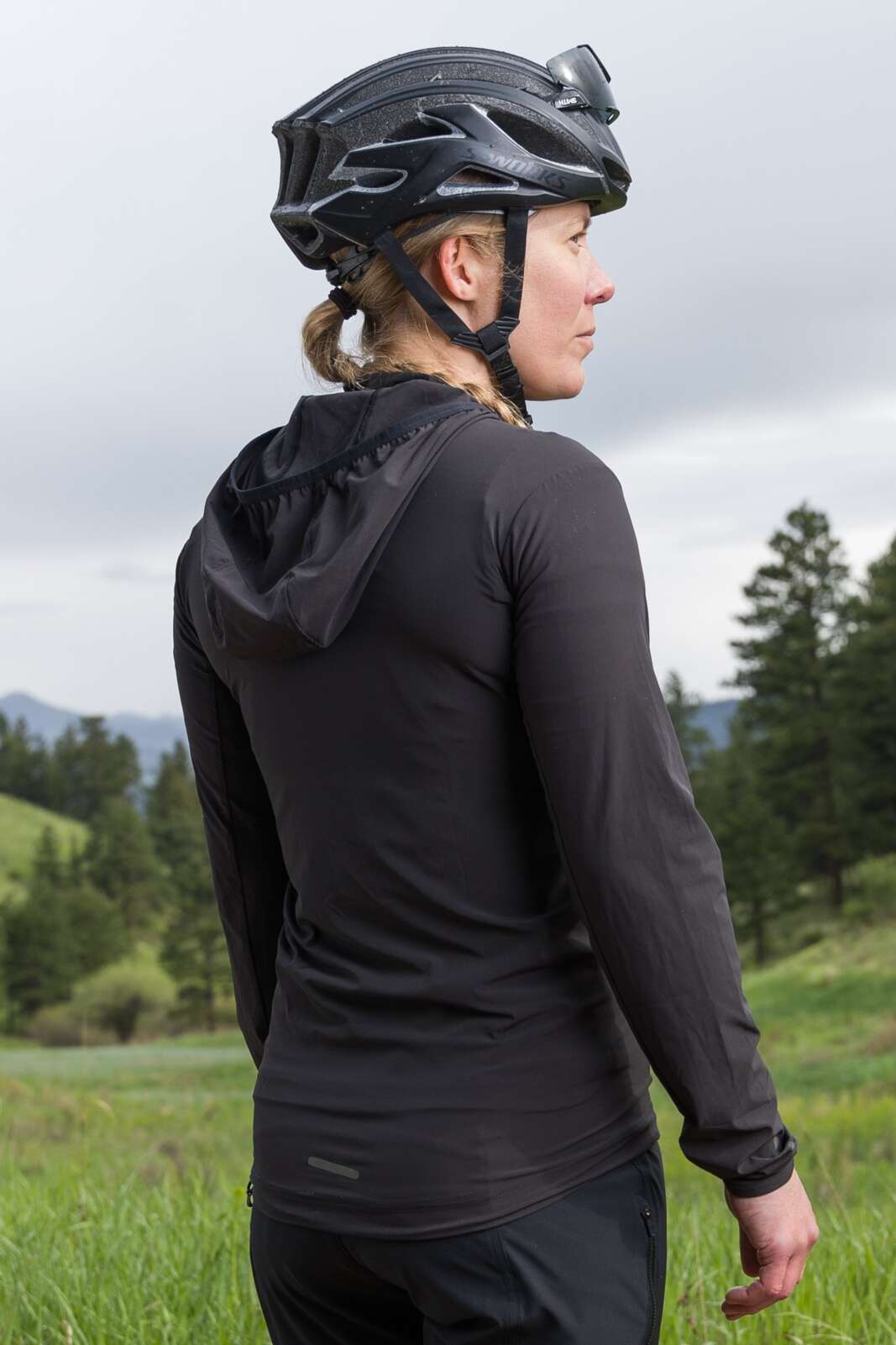 Women's Packable Wind & Water Resistant Cycling Jacket - Back View