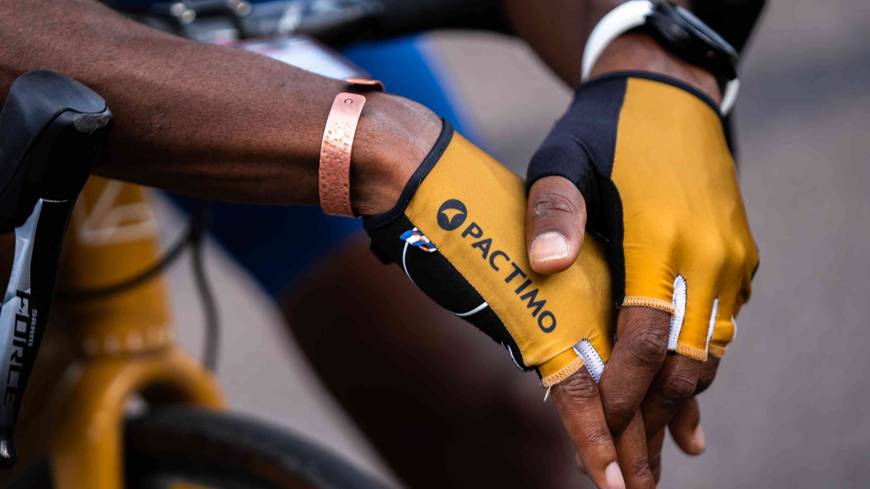 Goldenrod Cycling Gloves