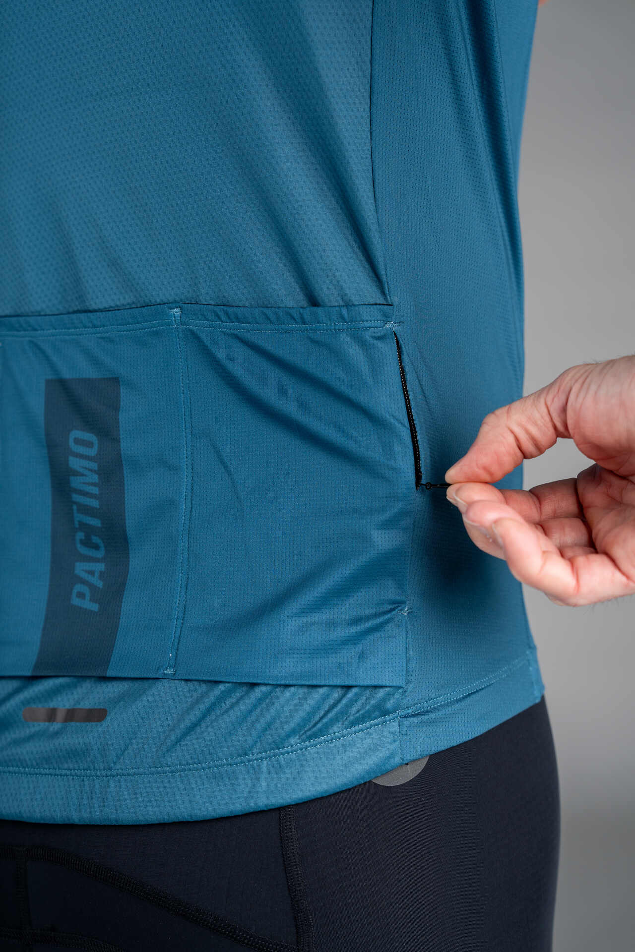 Men's Teal Ascent Cycling Jersey - Back Pockets