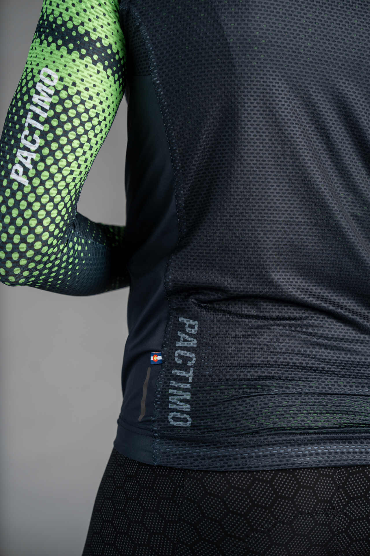 Men's Black Packable Cycling Wind Vest - Mesh Back Close-Up