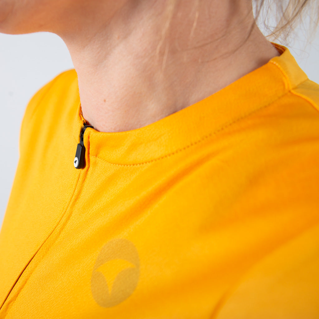 High Quality Women's Cycling Jersey Collar Detail #color_mango