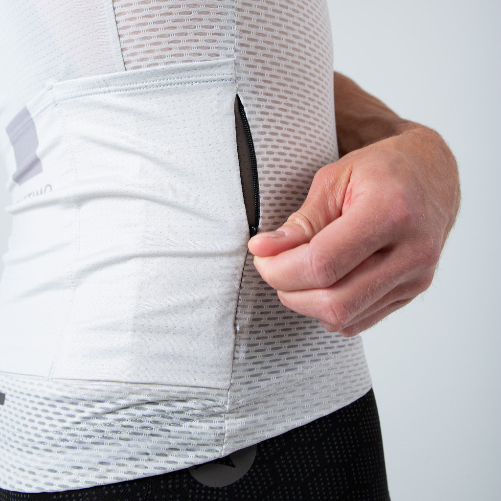 Lightweight Mesh Cycling Jersey for Men On Body Back Zipper Details #color_dune