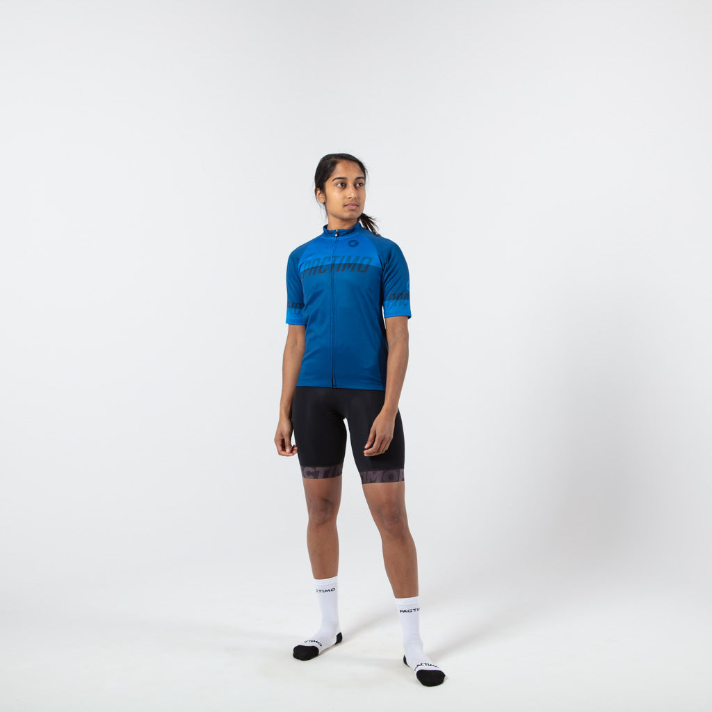 Loose Fit Cycling Jersey for Women on body Front View #color_navy